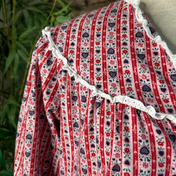 Lanz of Salzburg Red Tyrolean Hearts Flannel Nightgown Size Small - Picture 4 of 7